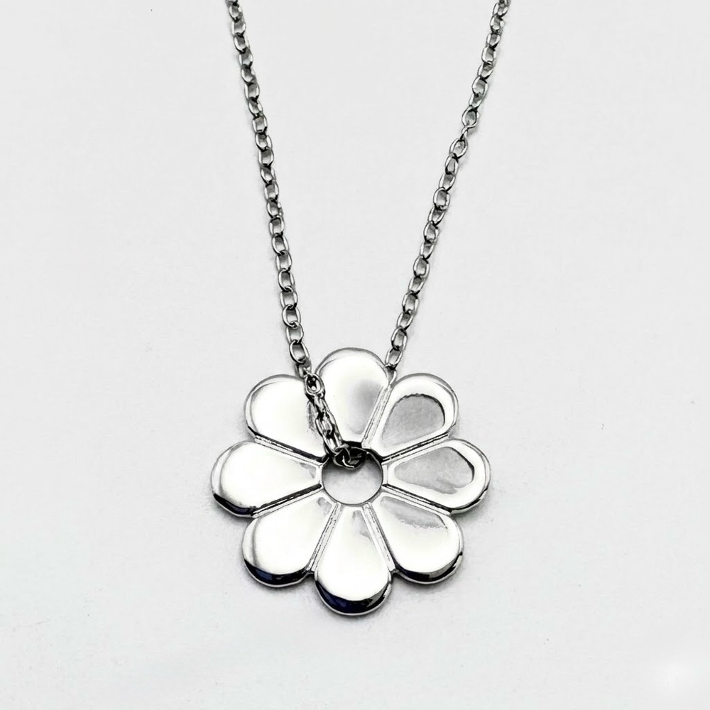 New Sterling Silver Daisy Flower Pendant Necklace Purchased from Freida Rothman